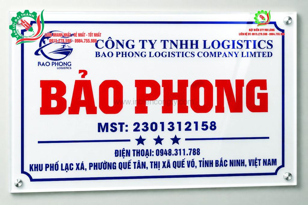 biển in uv ngược mica 4 ốc chân kính kt50x30cm