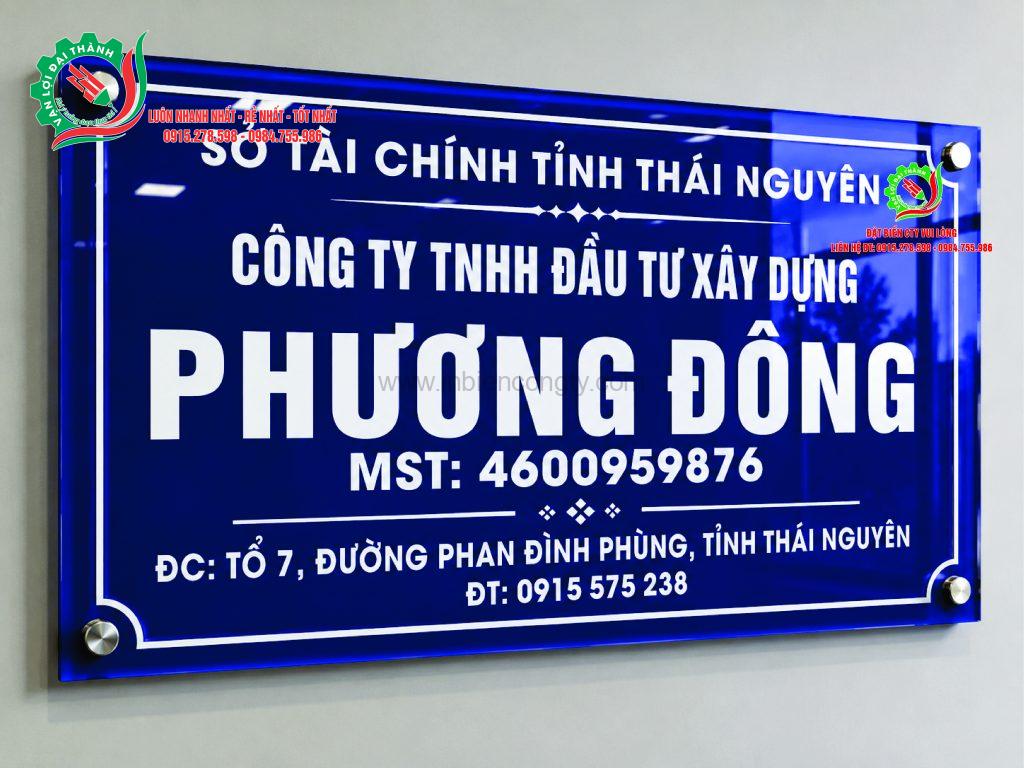 biển in uv ngược mica+ốc chân kính kt50x30cm