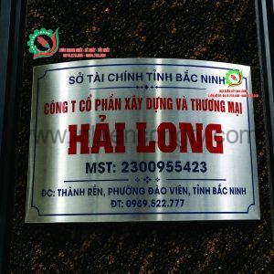 biển in uv trên inox vàng gương kt50x30cm