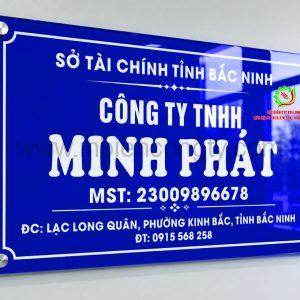 biển in uv trên mica xanh tím kt 50x30cm