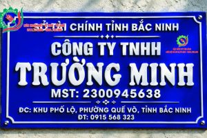biển in uv trên mica xanh tím kt50x30cm
