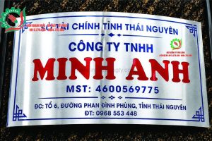 biển inox in uv trắng xước chân cong kt50x30cm