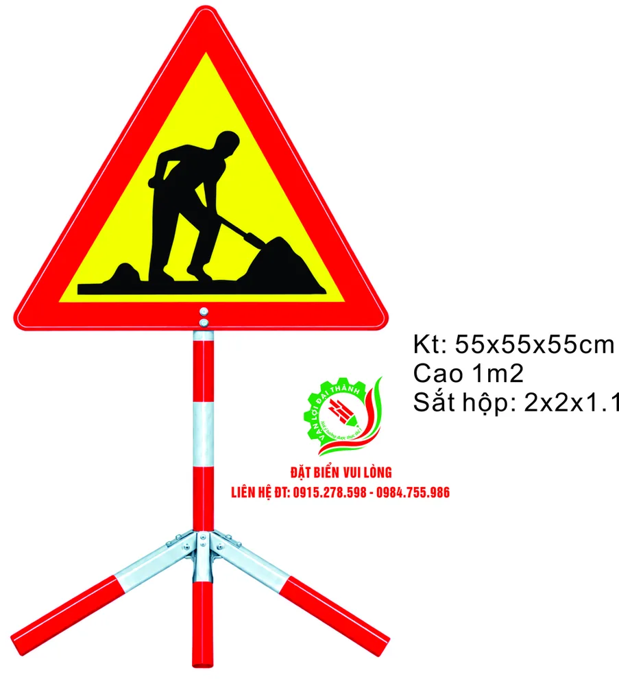 Biển tam giác vàng viền đỏ hình người xúc đất, 55x55x55cm trên chân ba chạc cao 1m2